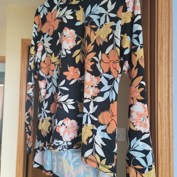 Roxy Rashgaurd - Picture 6 of 6